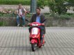 Sepp Daxenberger auf Probefahrt mit dem Elektroroller
Grüner Parteitag Juni 2008 in Augsburg. Vor der Kongresshalle wird noch ein Elektromoped getestet. Video (4,5 MB) von den ersten Eindrücken des Landesvorsitzenden von Bayern: 