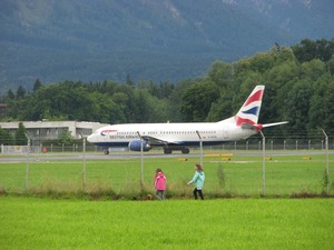 Salzburg Flughafen Fluglärm
Am Sonntag den 24 Juli 2011 wurde das Thema Fluglärm vom ORF Salzburg thematisiert. Aber wo bleibt die Prioritätenliste bei der Lärmvermeidung nach technischer Möglichkeiten?