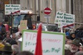 Auf Bauer Wehr Dich
Schilder auf der Anti TTIP Demonstration in Salzburg.