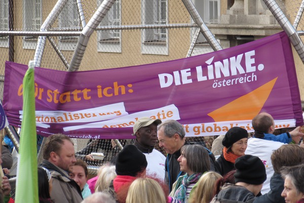 Die Linke Österreich
Nationalisierung, Demokratie statt Globalisierung. Transparent von ''die Linke in Österreich'' zur Anti TTIP Demo in Salzburg.